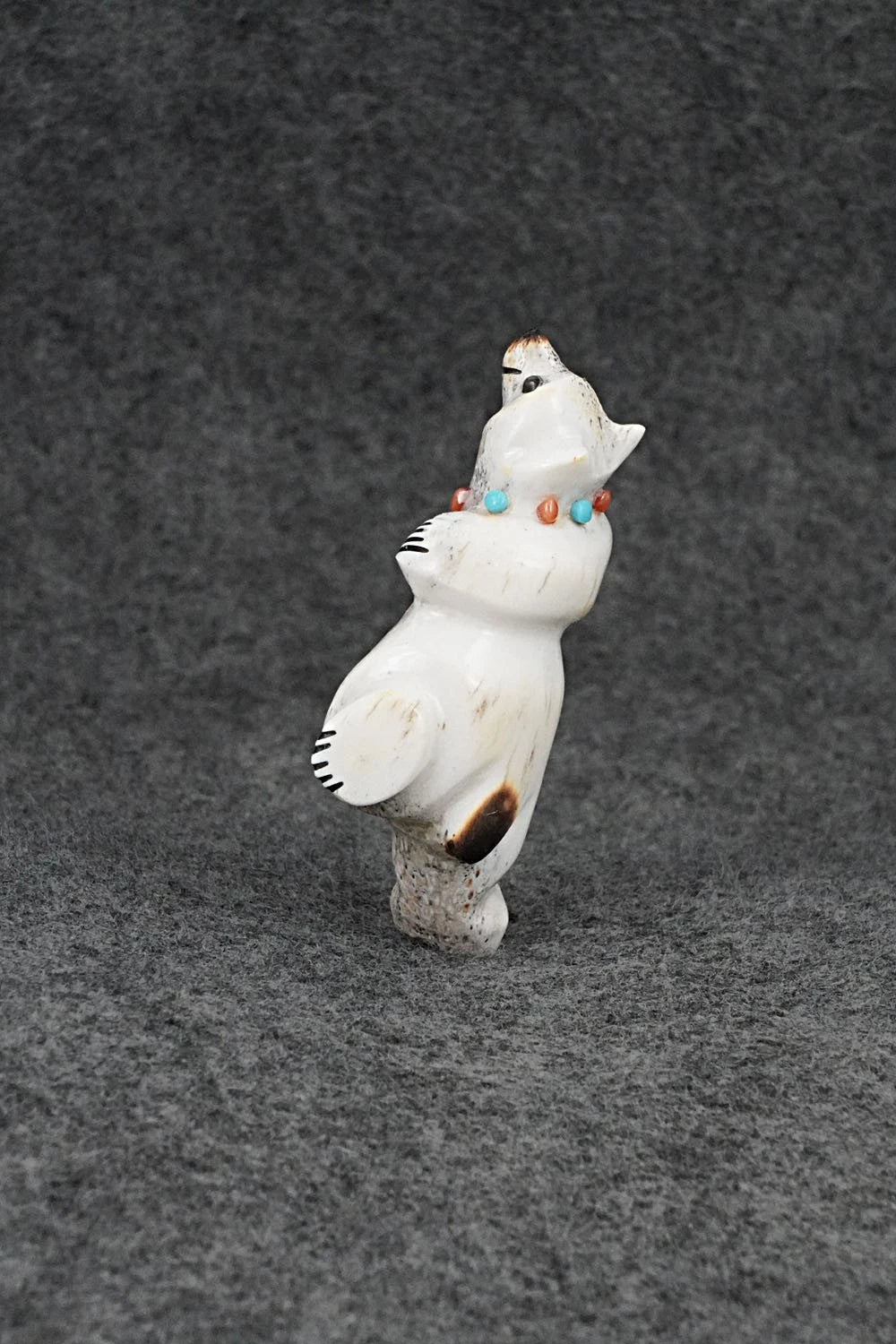 Bear Zuni Fetish Carving - Claudia Peina