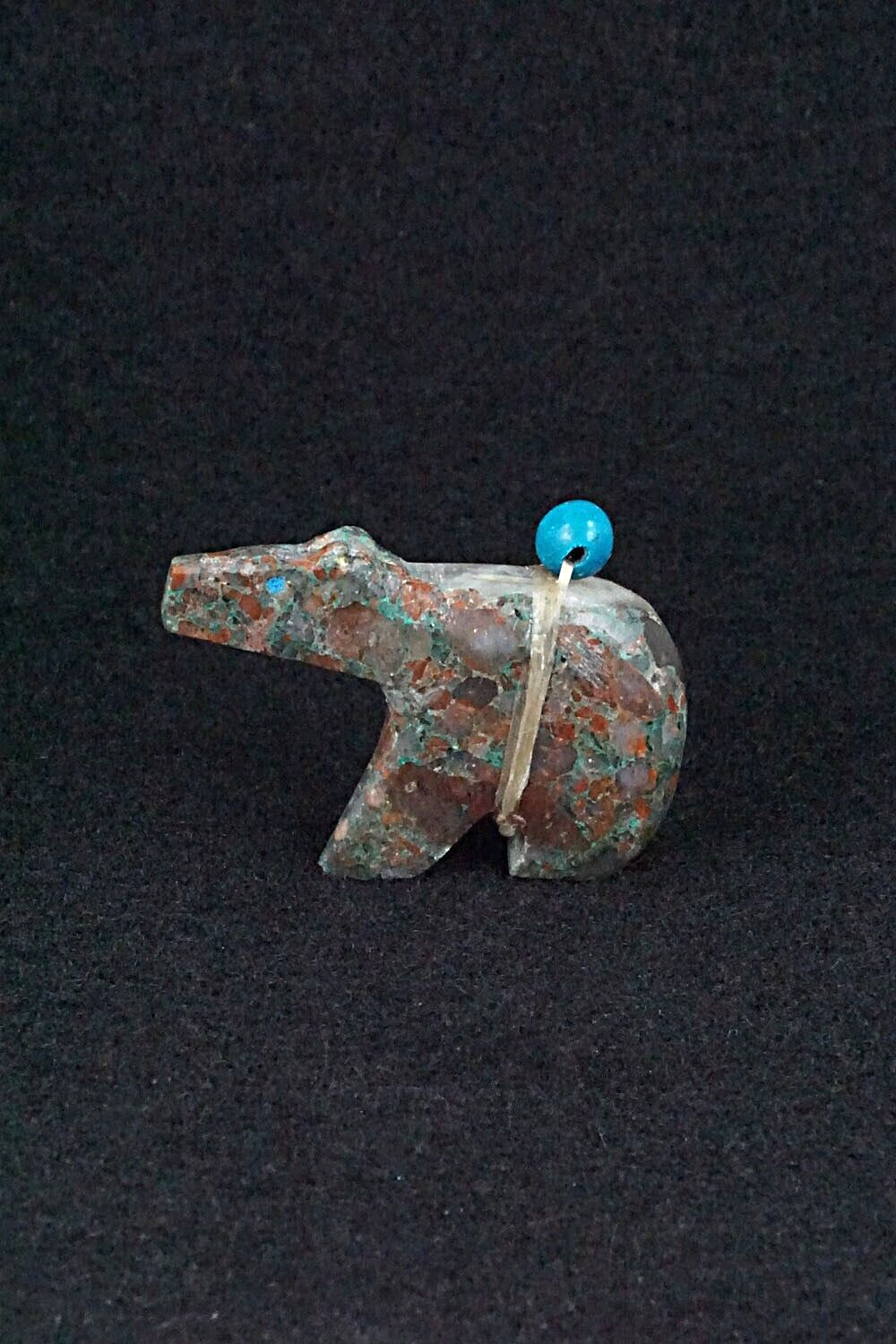 Bear Zuni Fetish Carving - Fernando Laiwakete