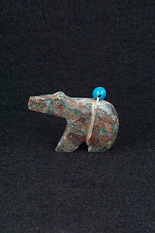Bear Zuni Fetish Carving - Fernando Laiwakete