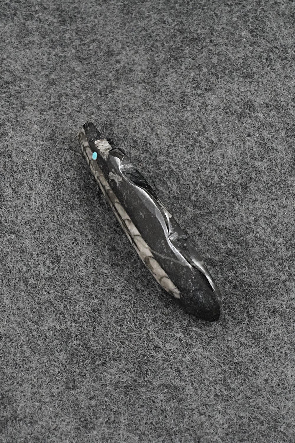 Bear Zuni Fetish Carving - Bernard Laiwakete