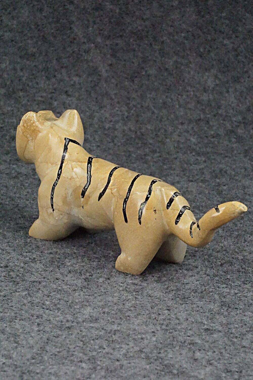Tiger Zuni Fetish Carving - Enrike Leekya