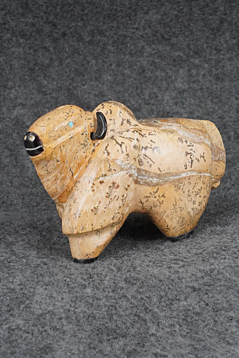 Buffalo Zuni Fetish Carving - Freddie Leekya