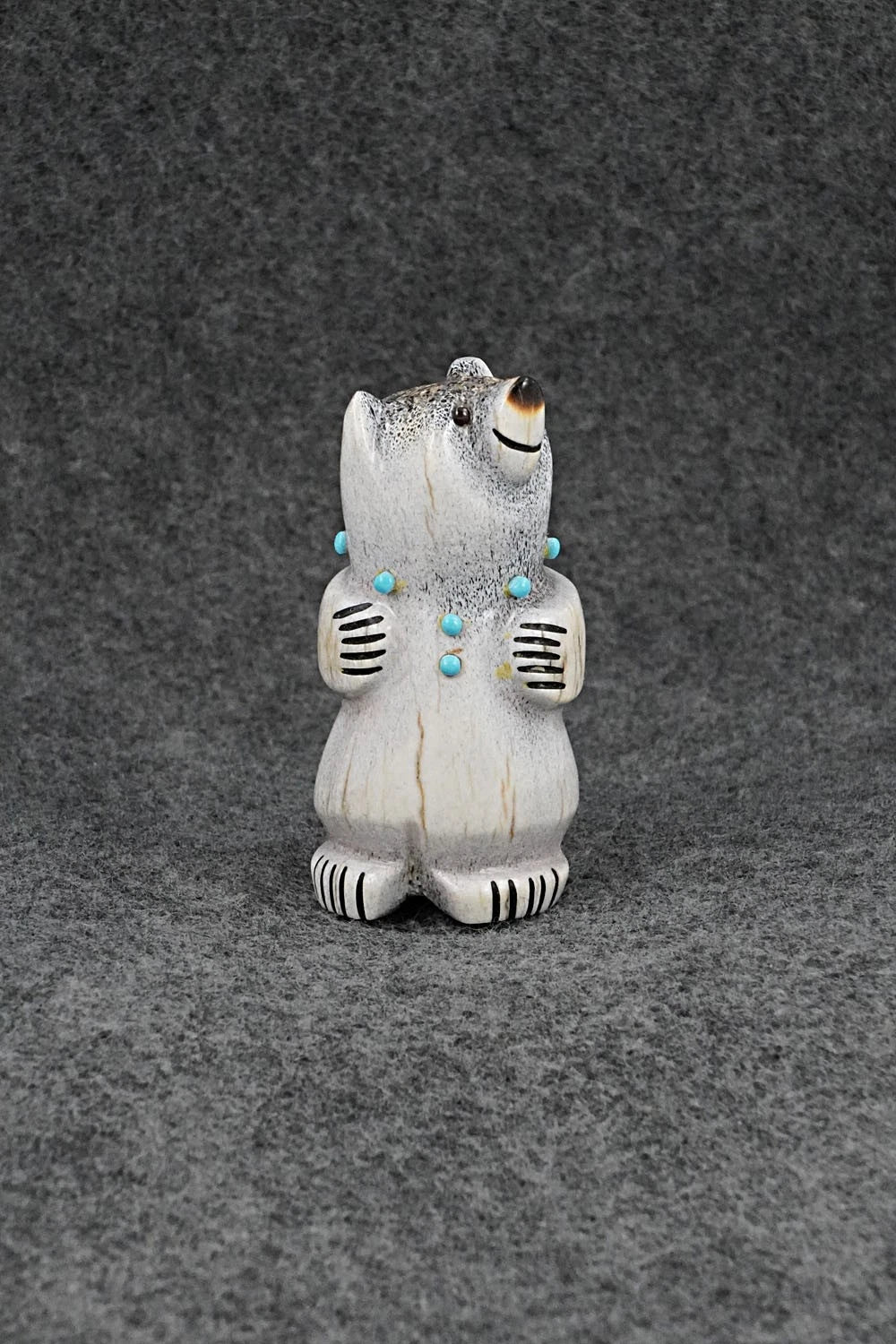 Bear Zuni Fetish Carving - Claudia Peina