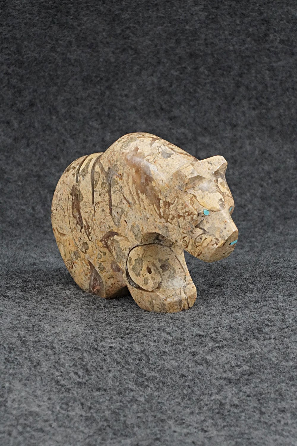 Bear Zuni Fetish Carving - Kenric Laiwakete