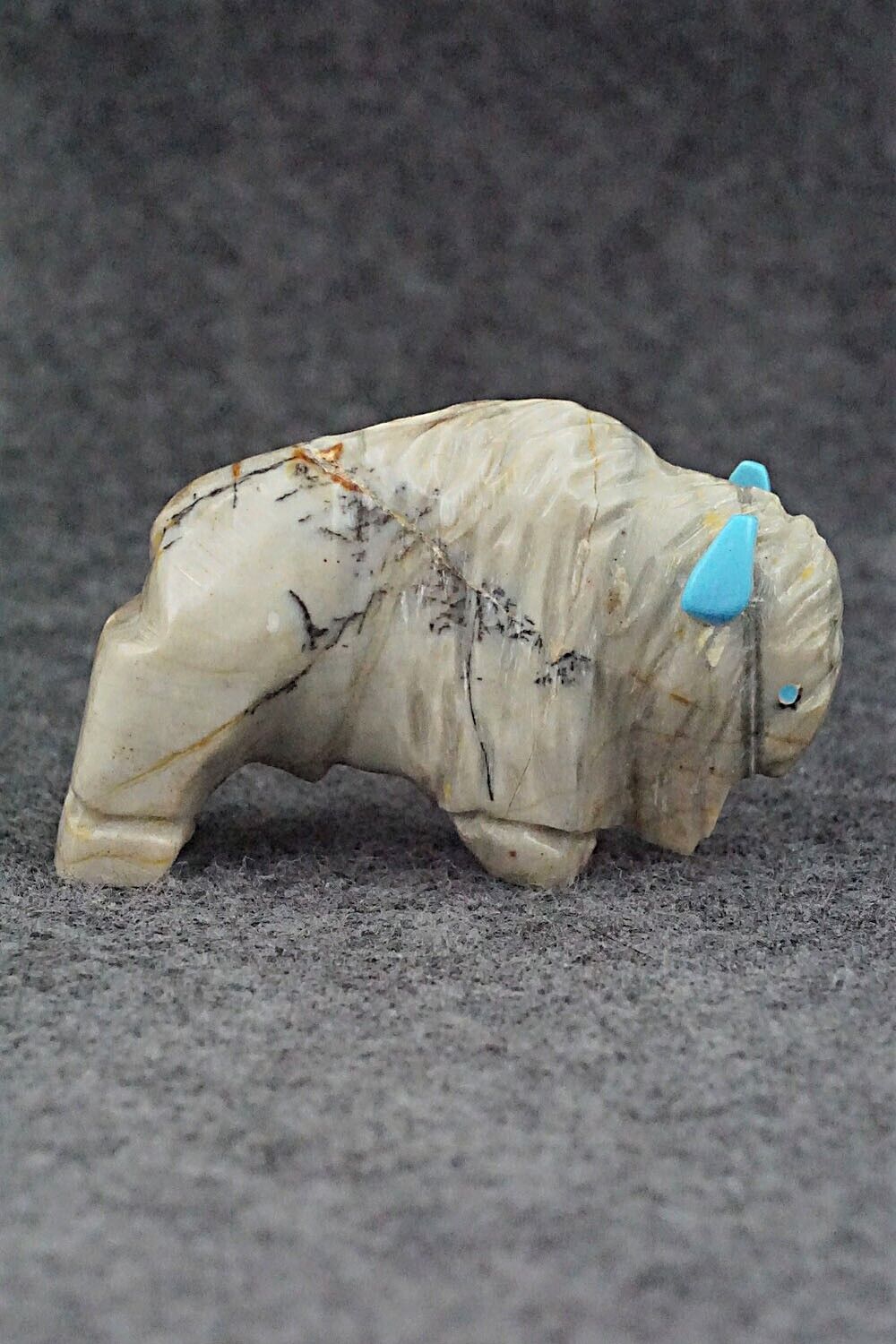 Buffalo Zuni Fetish Carving - Kevin Quam