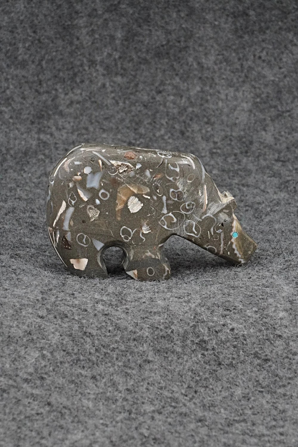 Bear Zuni Fetish Carving - Fernando Laiwakete