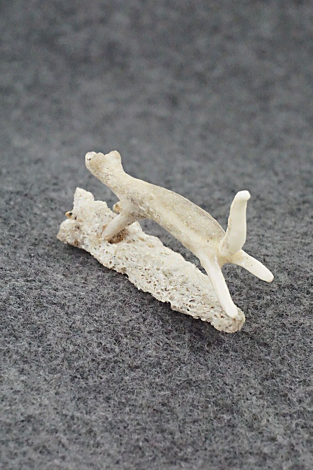 Wolf w/Mouse Zuni Fetish Carving - Ruben Najera