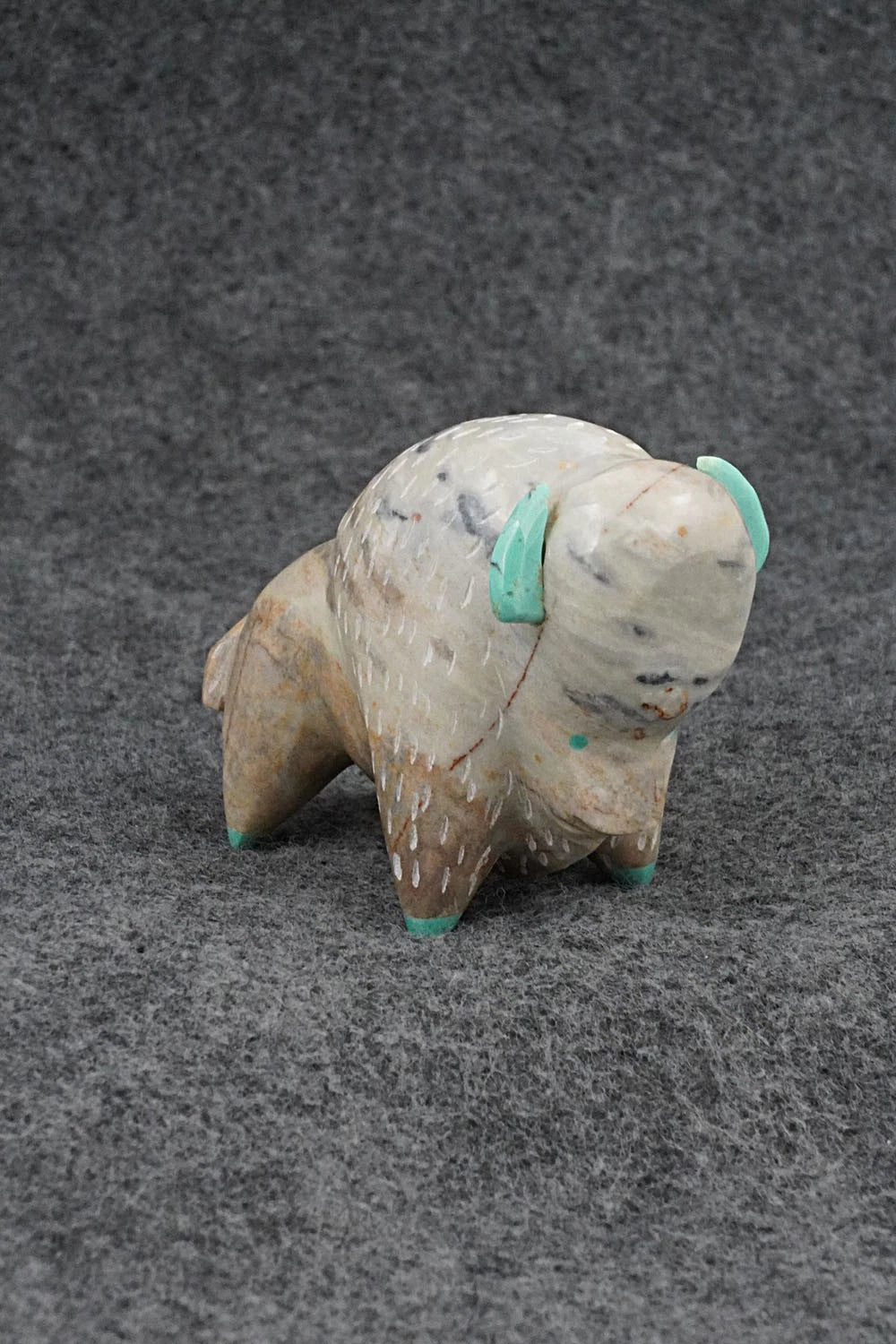 Buffalo Zuni Fetish Carving - Enrike Leekya