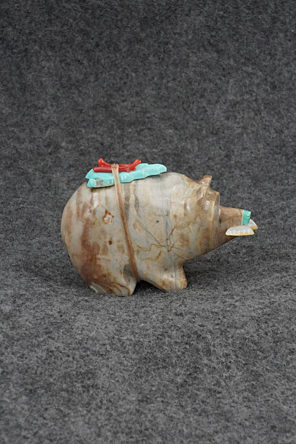Bear Zuni Fetish Carving - Enrike Leekya