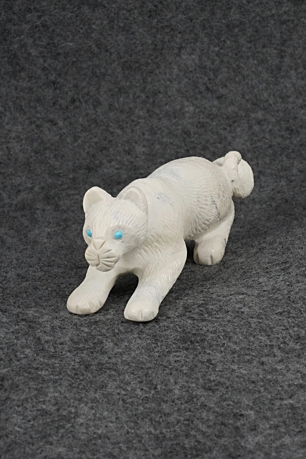 Mountain Lion Zuni Fetish Carving - Wilfred Cheama