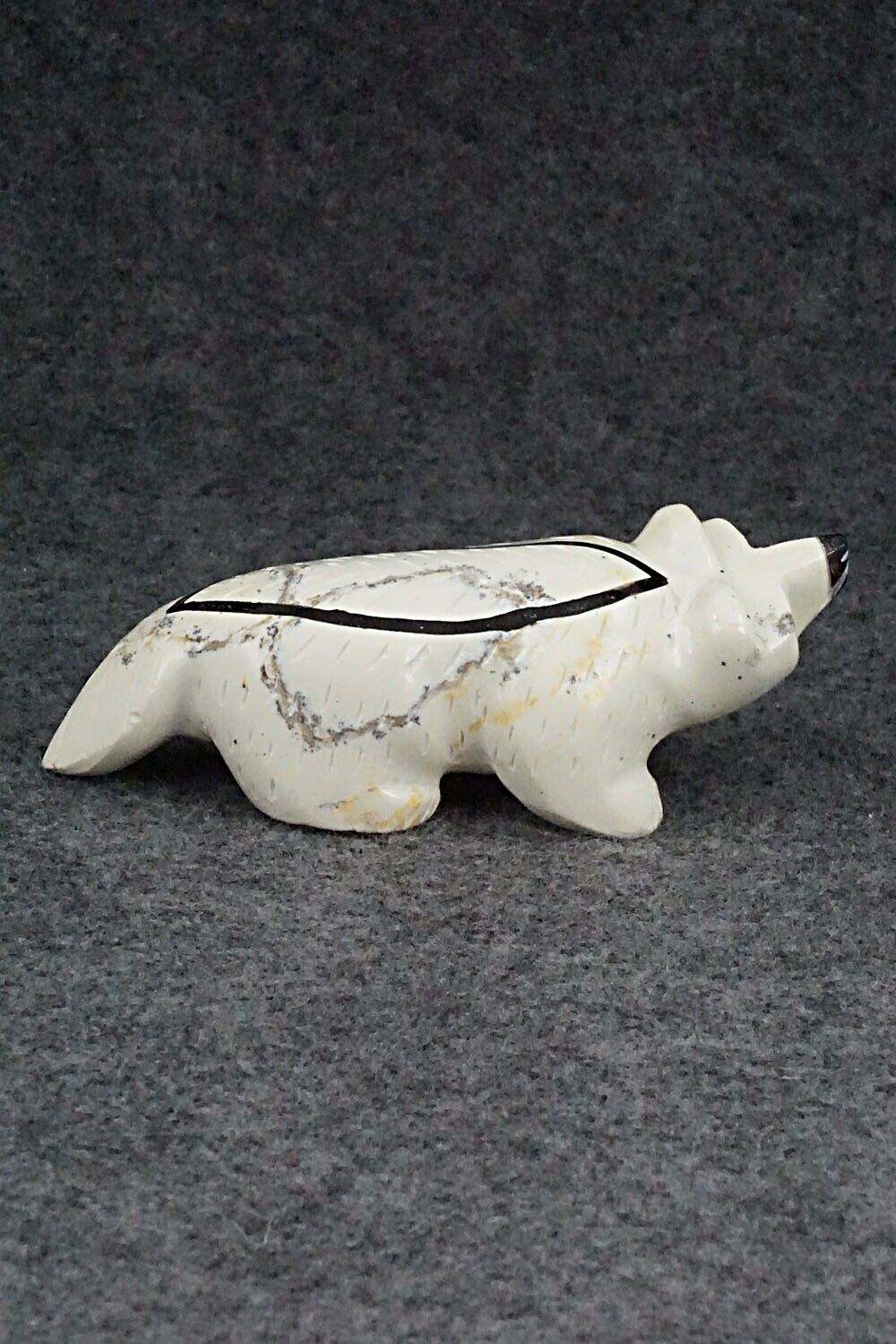 Badger Zuni Fetish Carving - Enrike Leekya