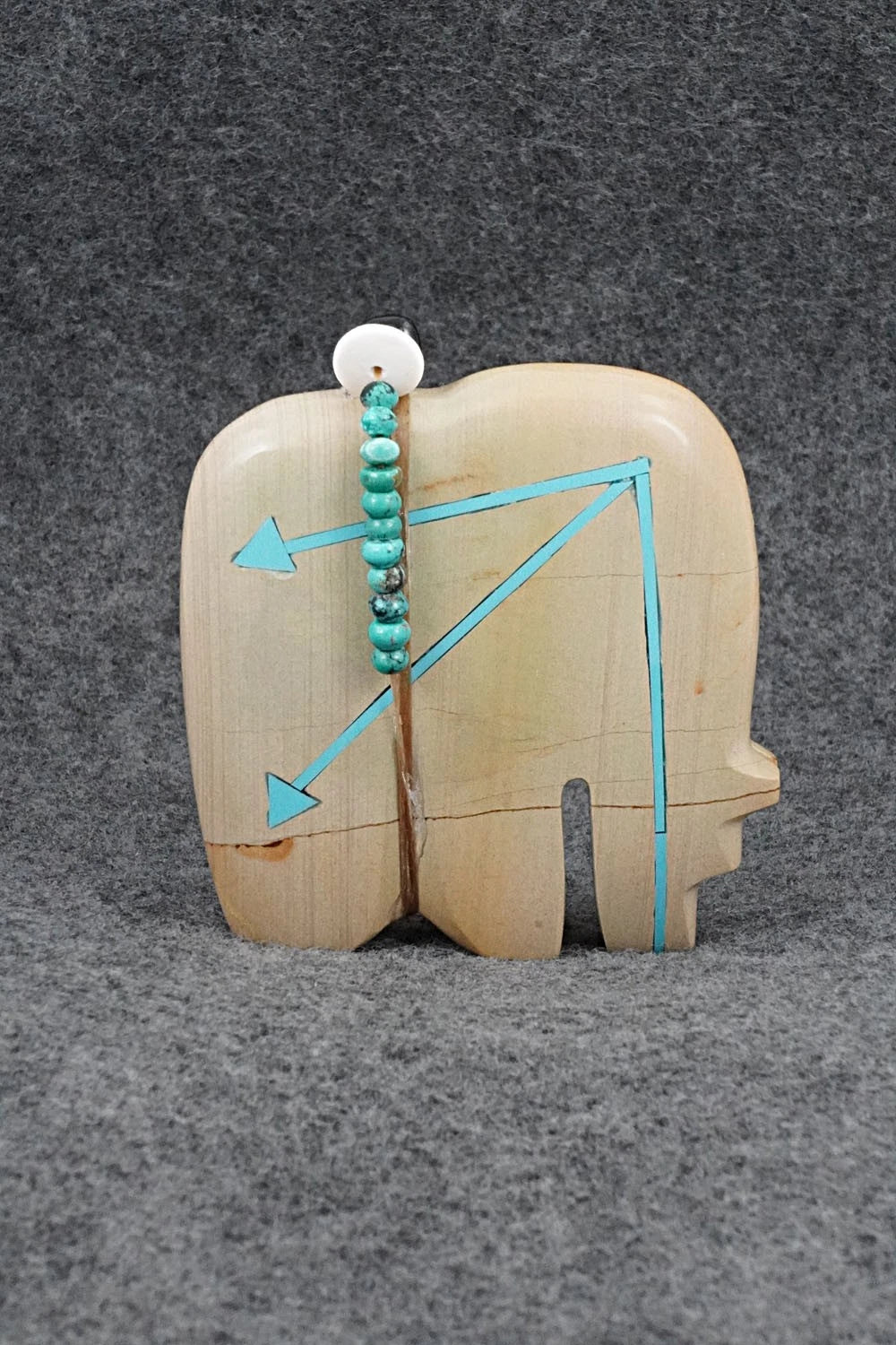 Bear Zuni Fetish Carving - Bernard Laiwekete