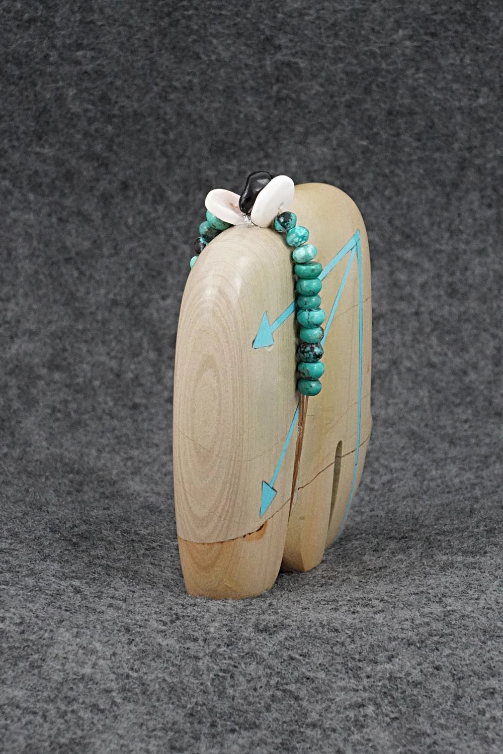 Bear Zuni Fetish Carving - Bernard Laiwekete