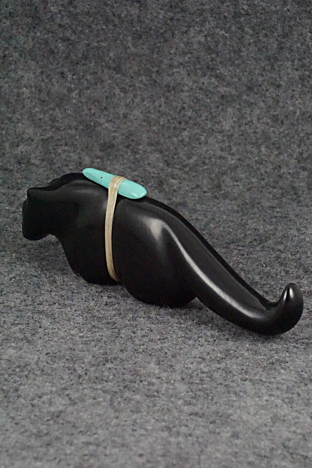 Mountain Lion Zuni Fetish Carving - Herbert Halate