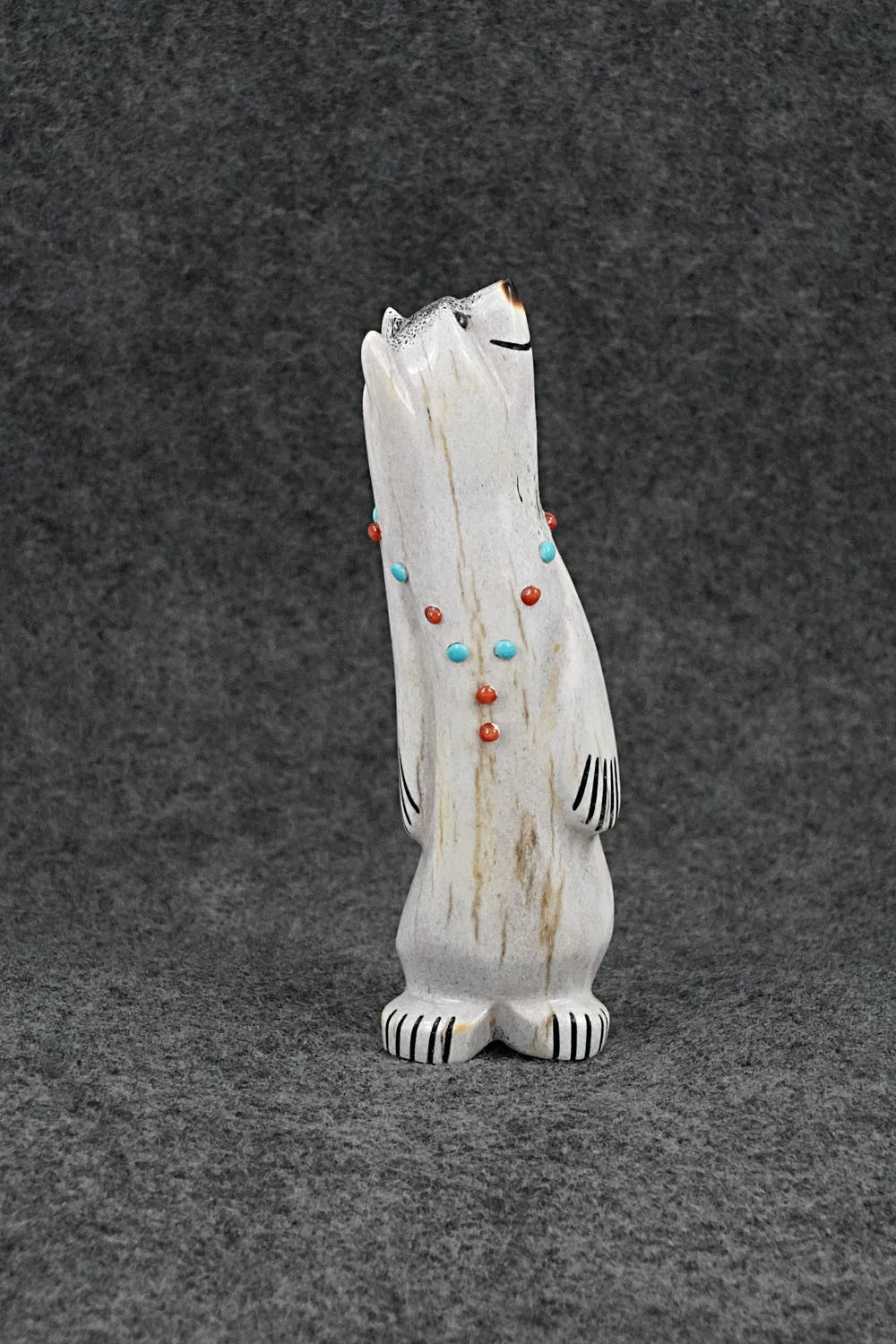 Bear Zuni Fetish Carving - Claudia Peina