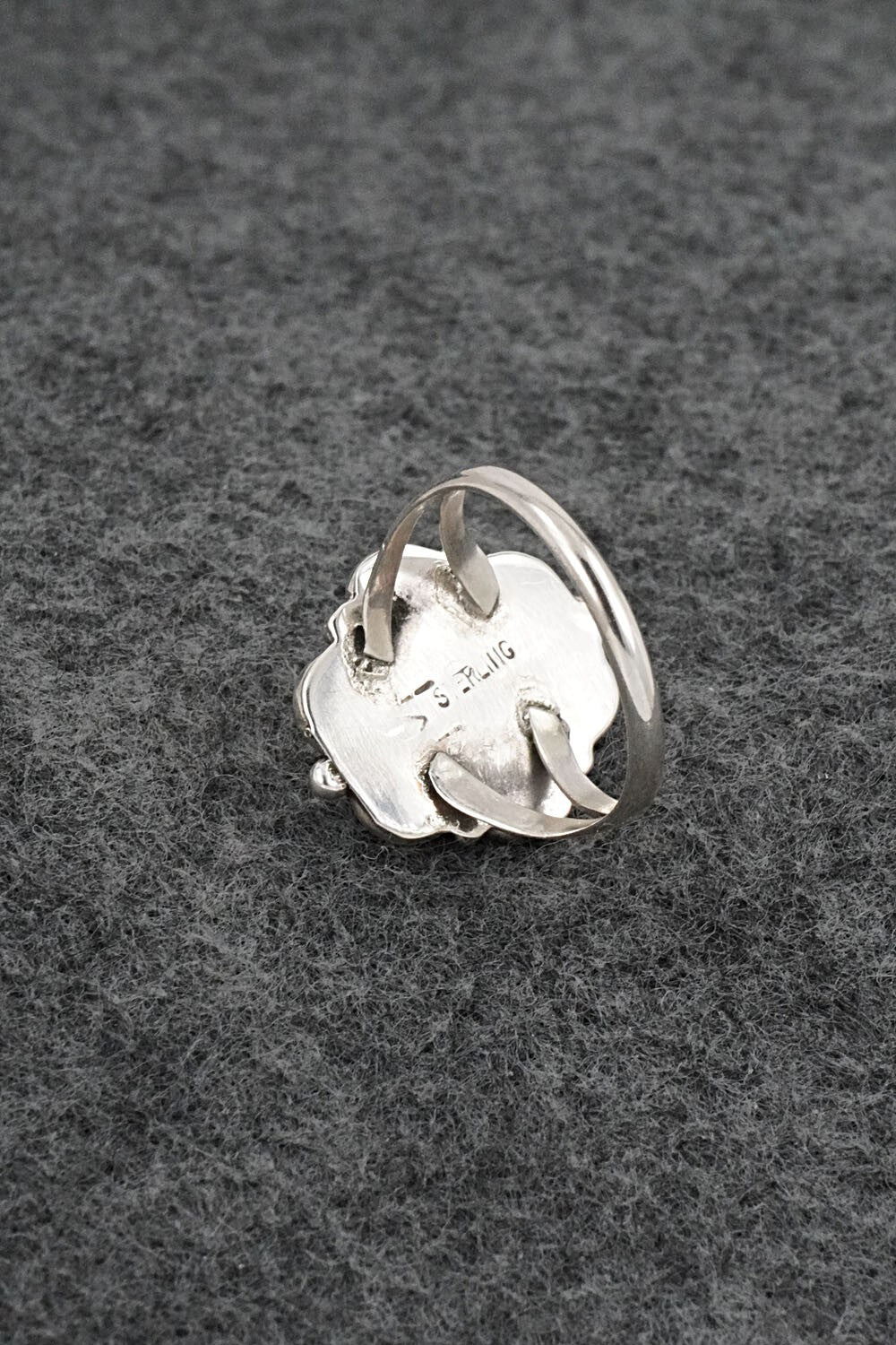 Conch Shell & Sterling Silver Ring - Frieda Martinez - Size 7.25