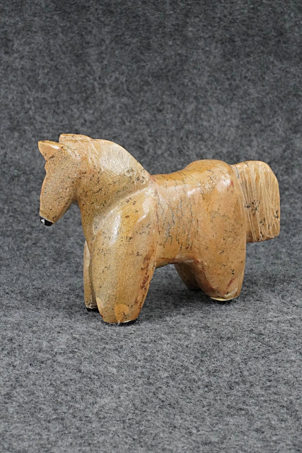 Horse Zuni Fetish Carving - Freddie Leekya
