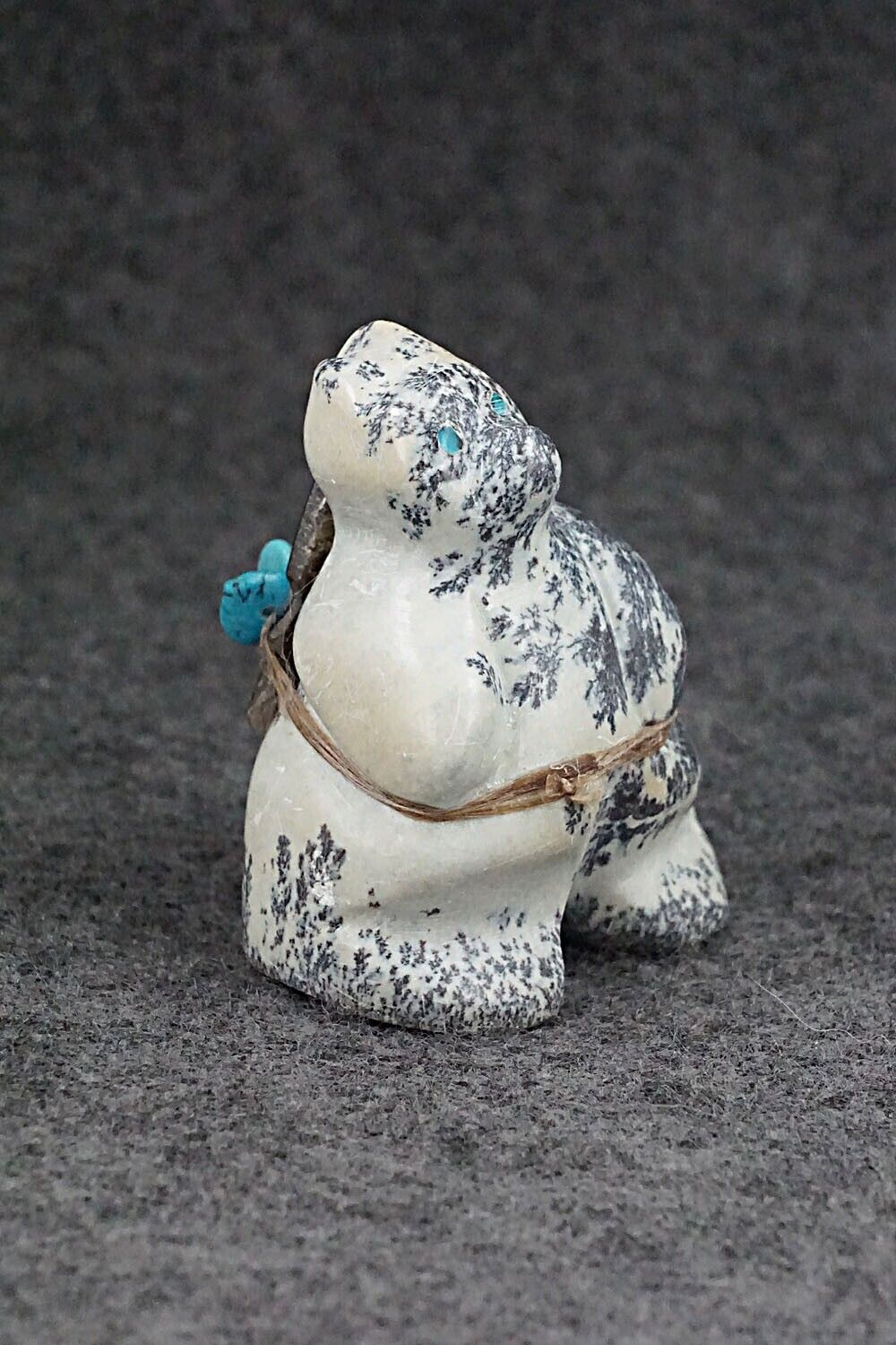 Bear Zuni Fetish Carving - Ariane Quam