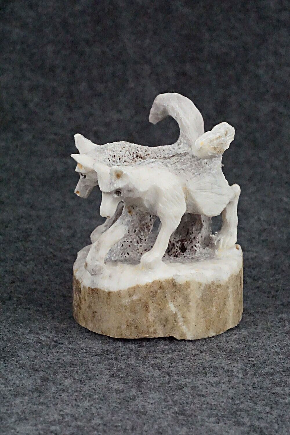 Wolf Zuni Fetish Carving - Lewis Malie Jr.