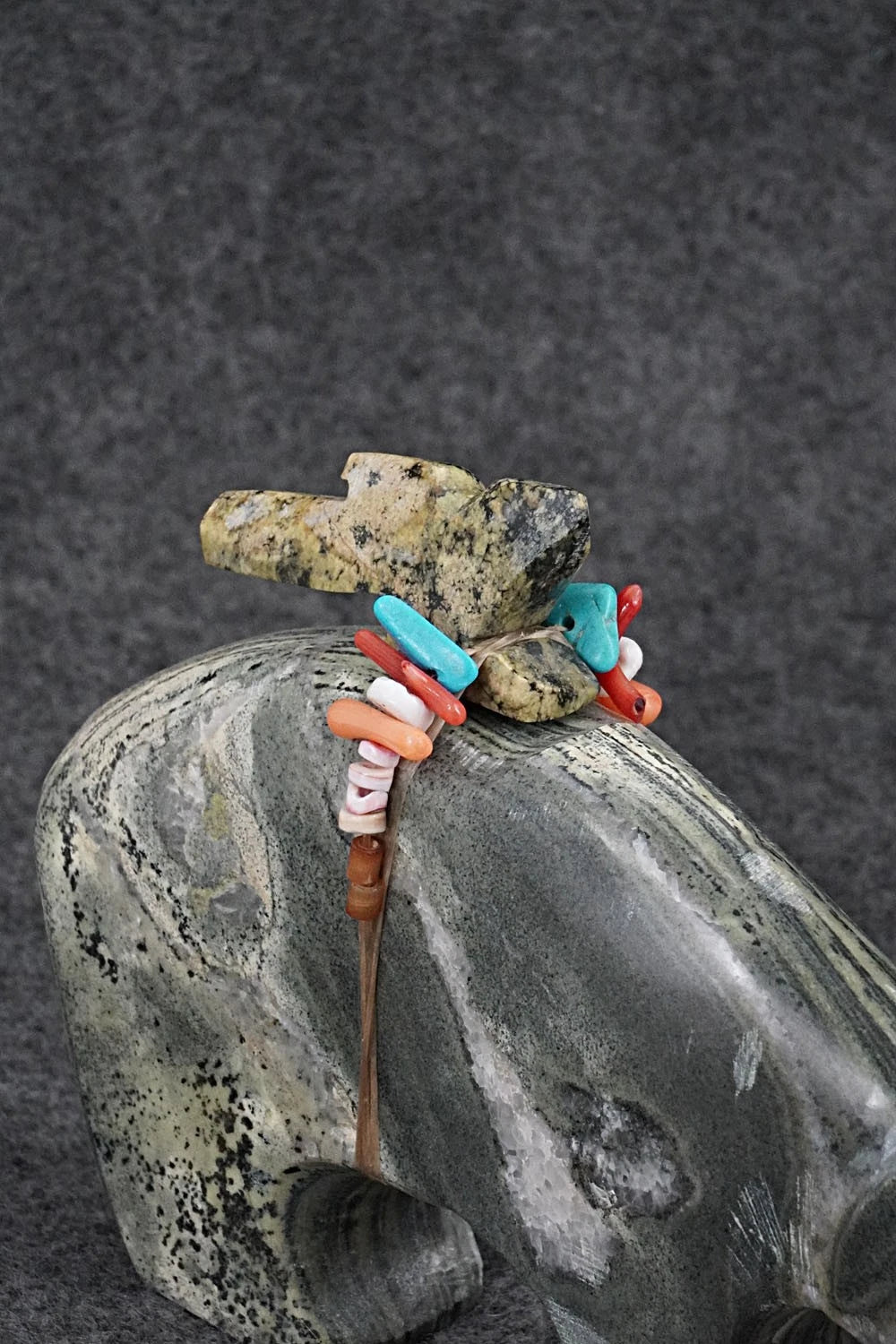 Bear Zuni Fetish Carving - Fernando Laiwakete