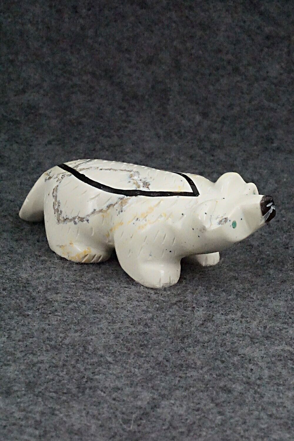 Badger Zuni Fetish Carving - Enrike Leekya