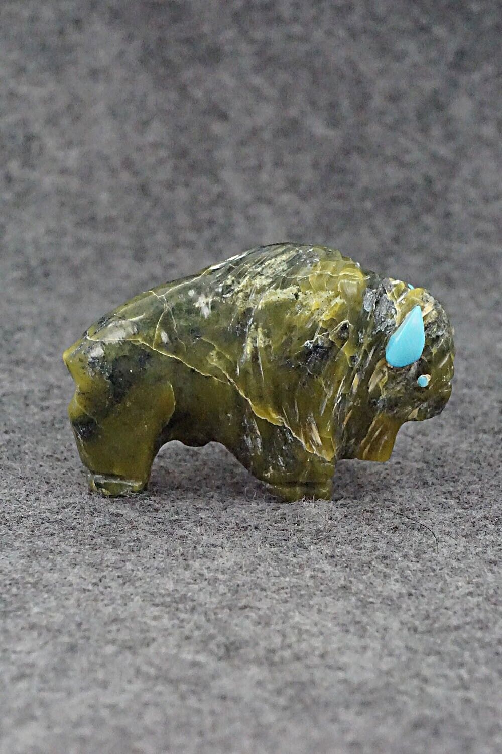 Buffalo Zuni Fetish Carving - Kevin Quam