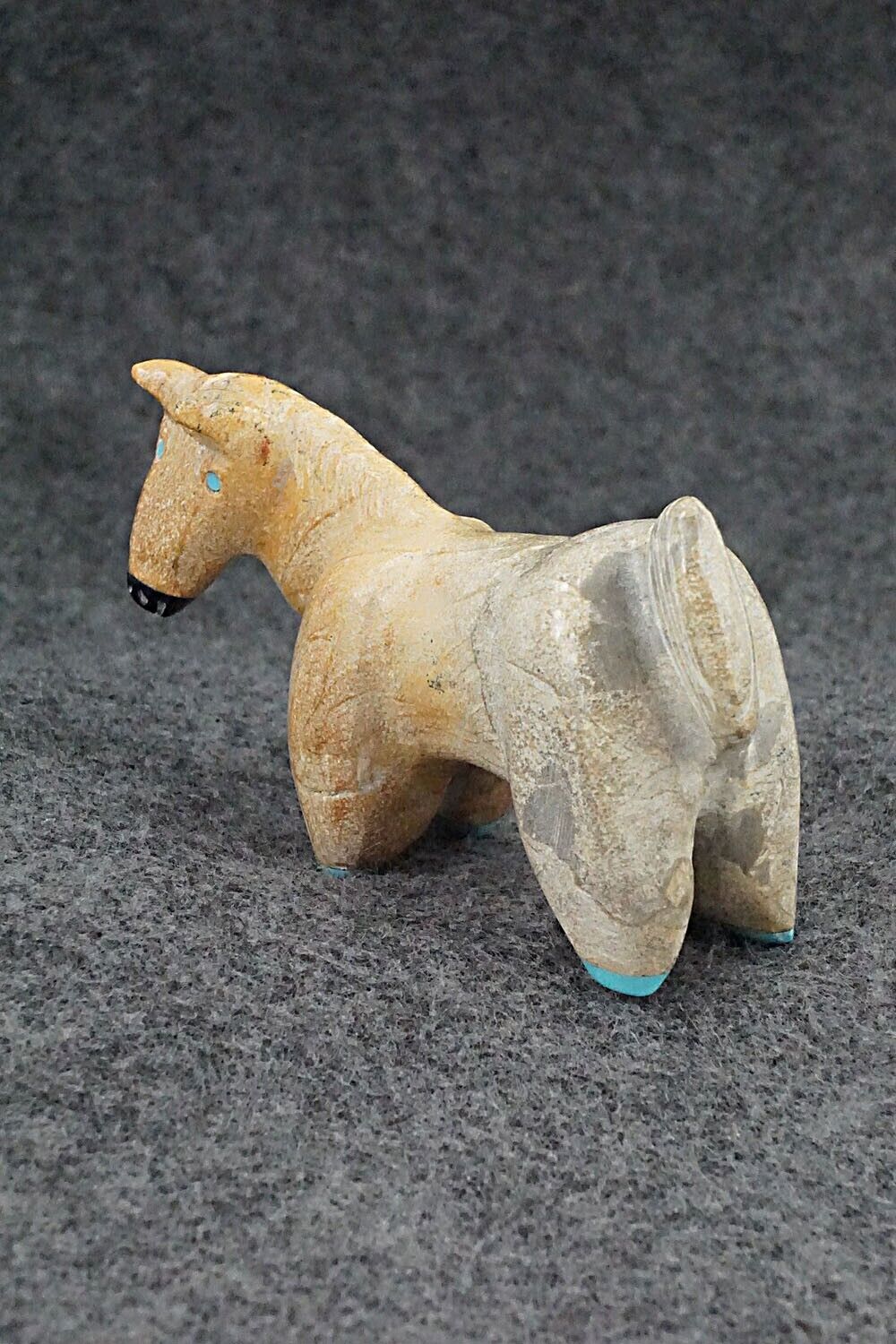 Horse Zuni Fetish Carving - Freddie Leekya