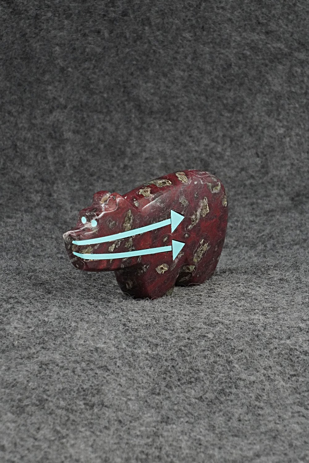 Bear Zuni Fetish Carving - Bernard Laiwakete
