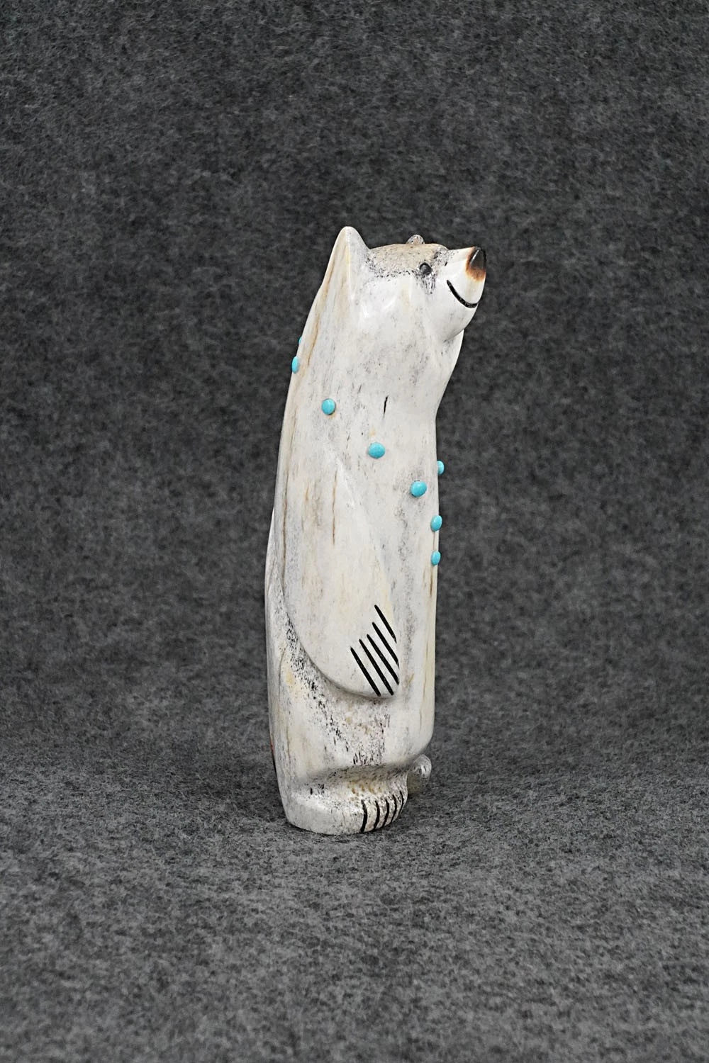 Bear Zuni Fetish Carving - Claudia Peina