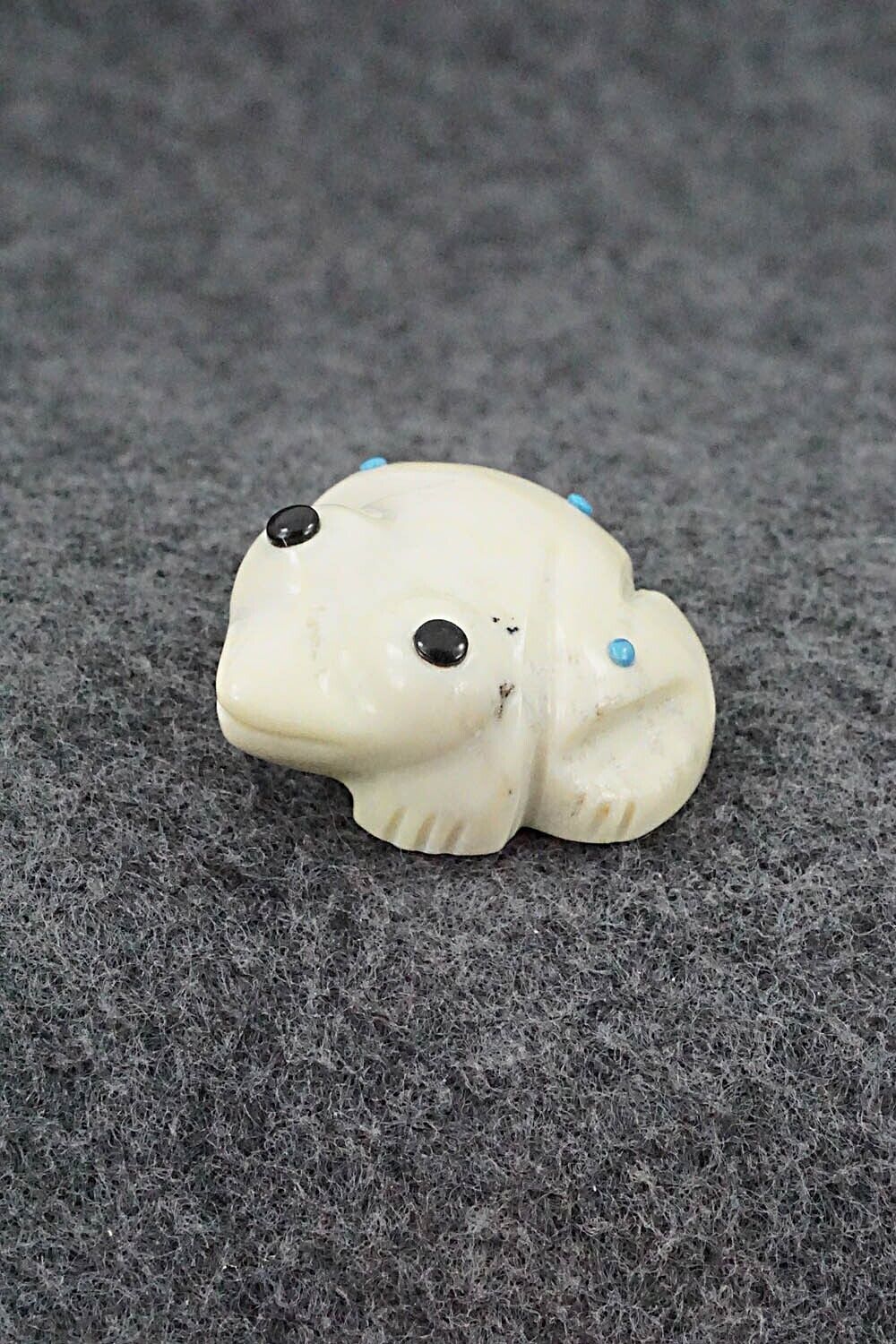 Frog Zuni Fetish Carving - Gordon Poncho