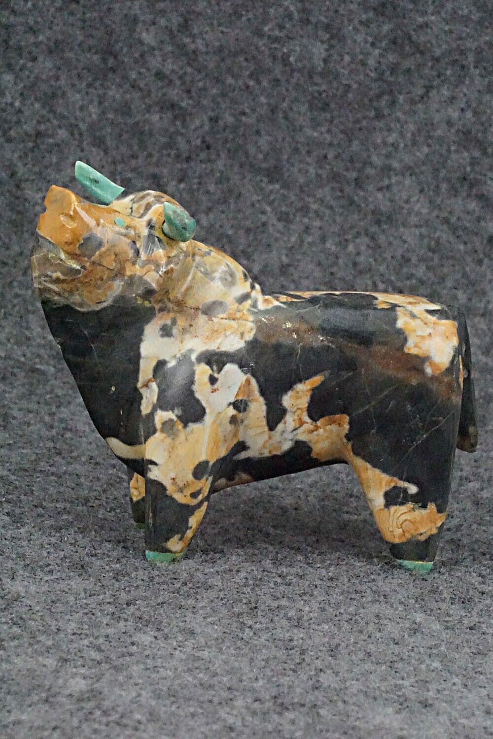 Bull Zuni Fetish Carving - Enrike Leekya