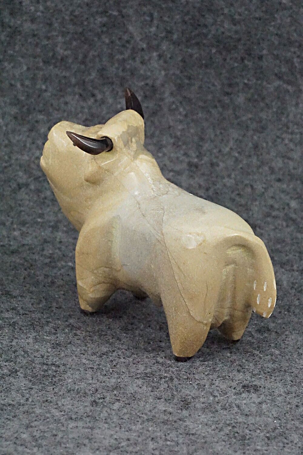 Bull Zuni Fetish Carving - Enrike Leekya