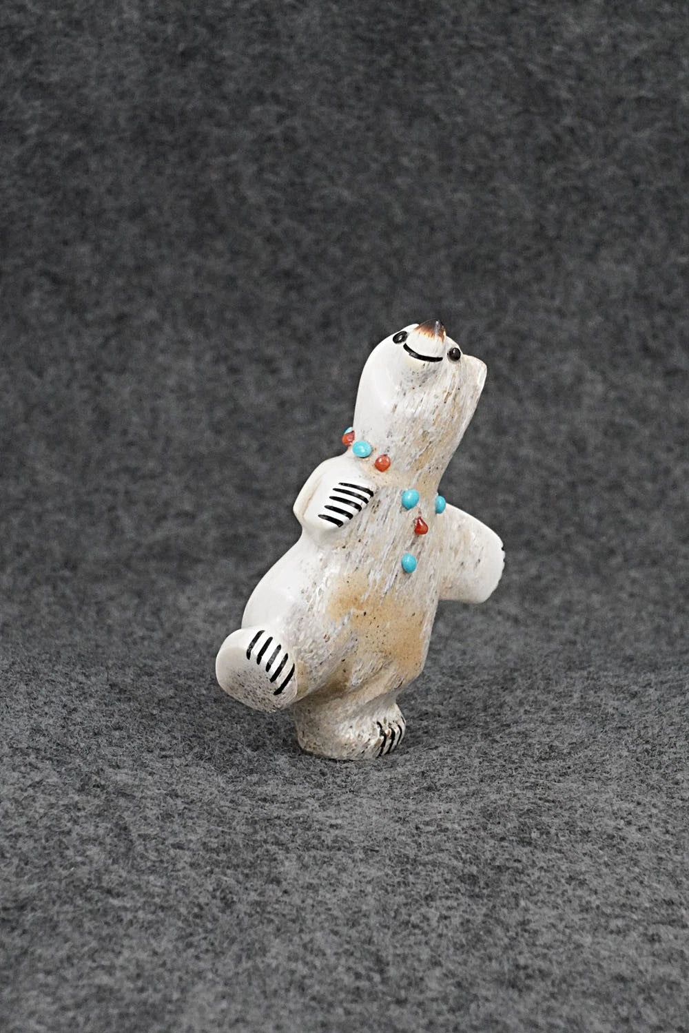 Bear Zuni Fetish Carving - Claudia Peina