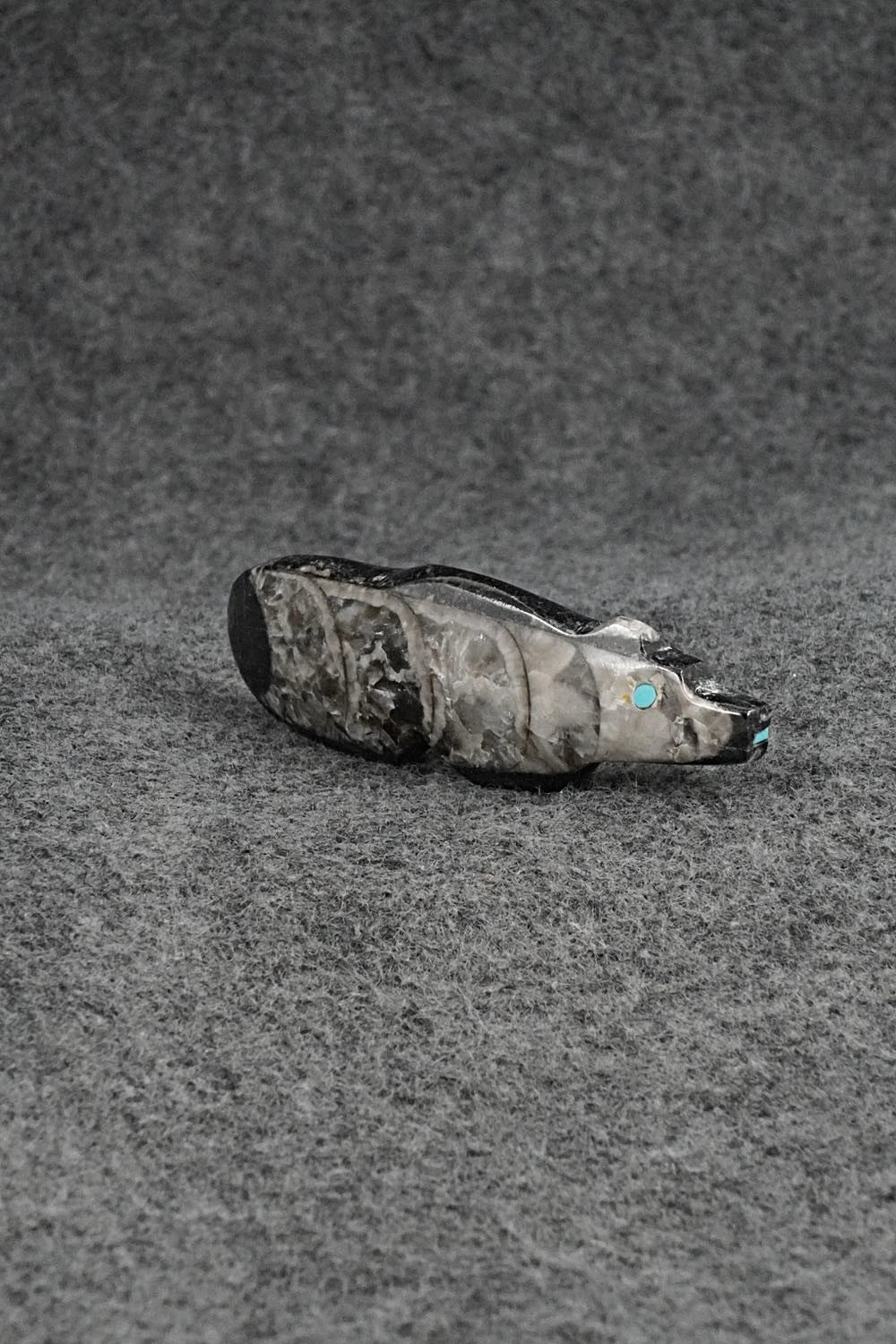 Bear Zuni Fetish Carving - Bernard Laiwakete