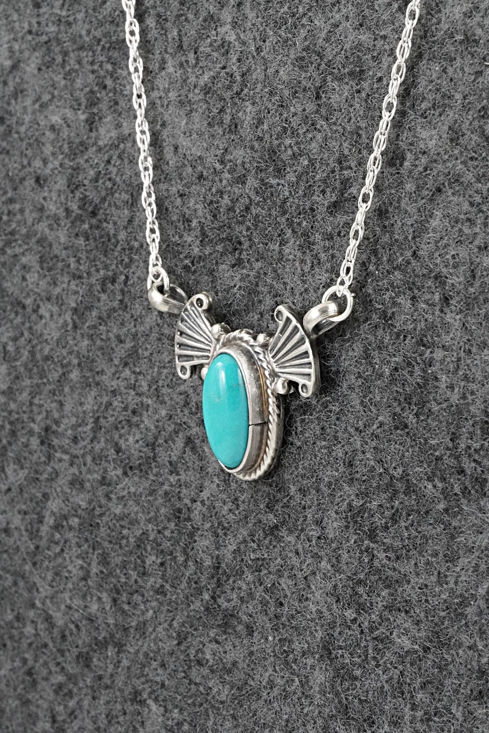 Turquoise & Sterling Silver Necklace - Verley Betone