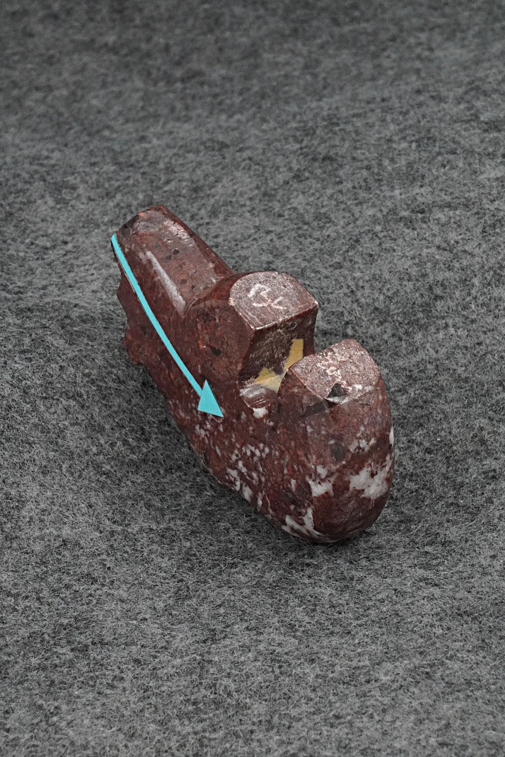 Bear Zuni Fetish Carving - Bernard Laiwakete