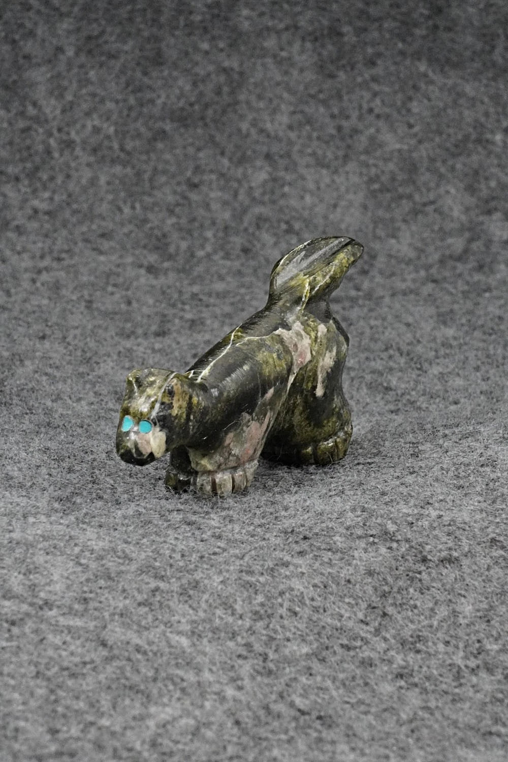 Mountain Lion Zuni Fetish Carving - Jeffrey Yuni