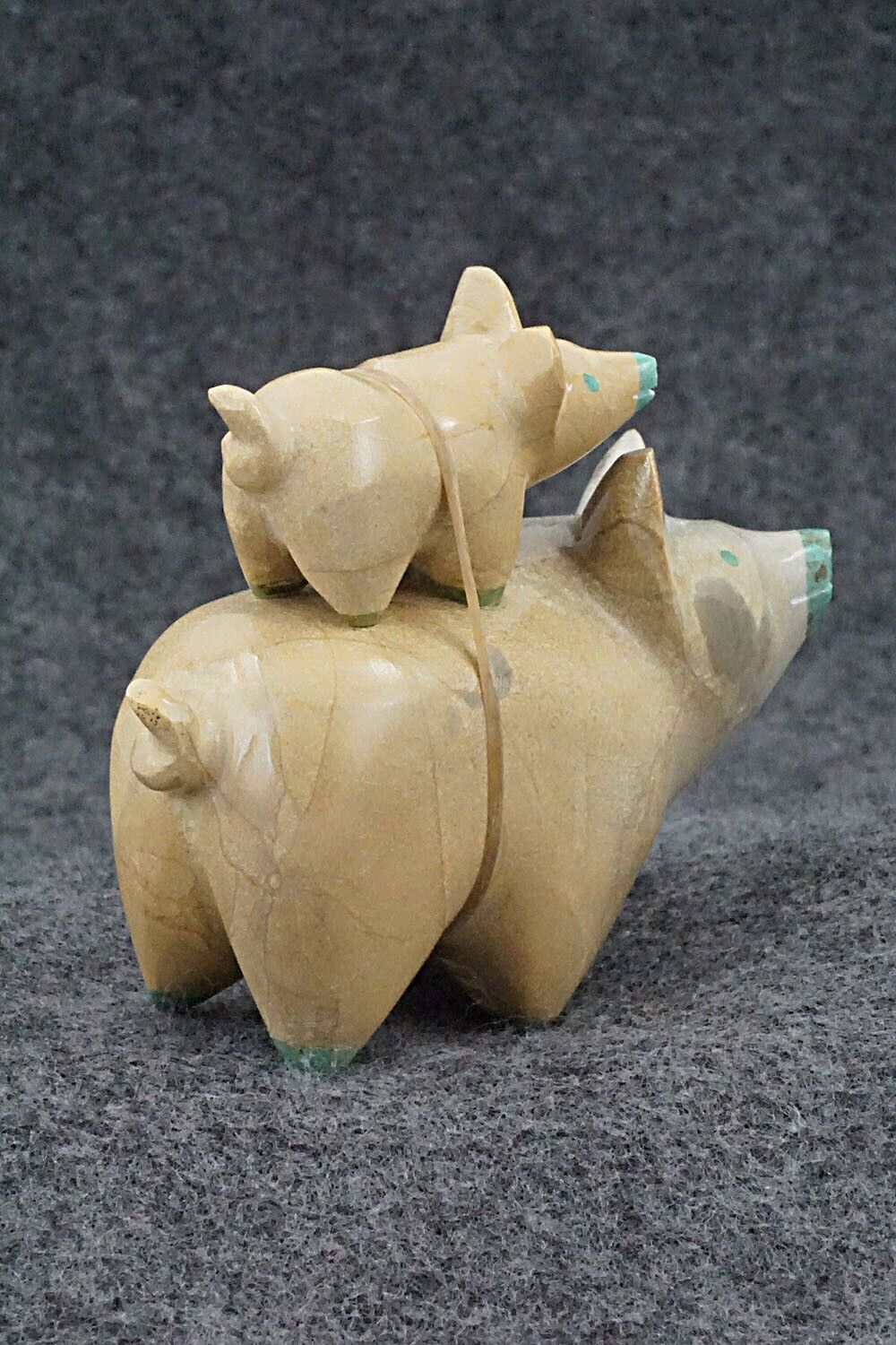 Pig with Piglet Zuni Fetish Carving - Enrike Leekya