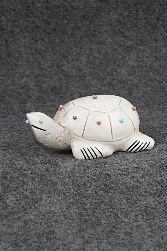 Turtle Zuni Fetish Carving - Claudia Peina
