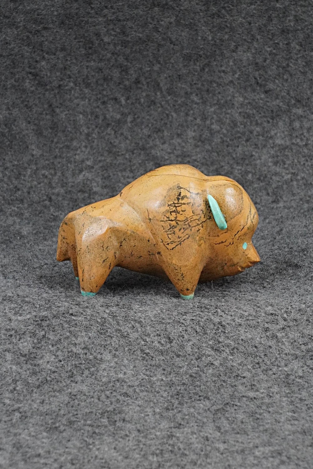 Buffalo Zuni Fetish Carving - Enrike Leekya