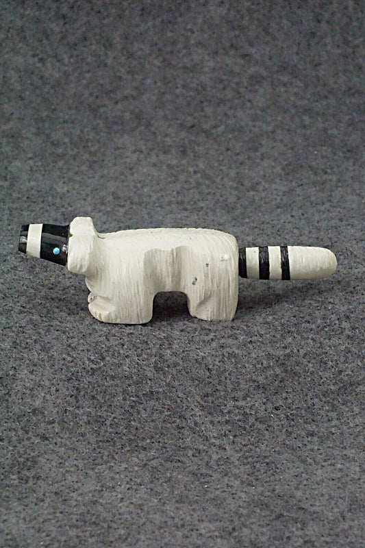 Raccoon Zuni Fetish Carving - Susette Lementino