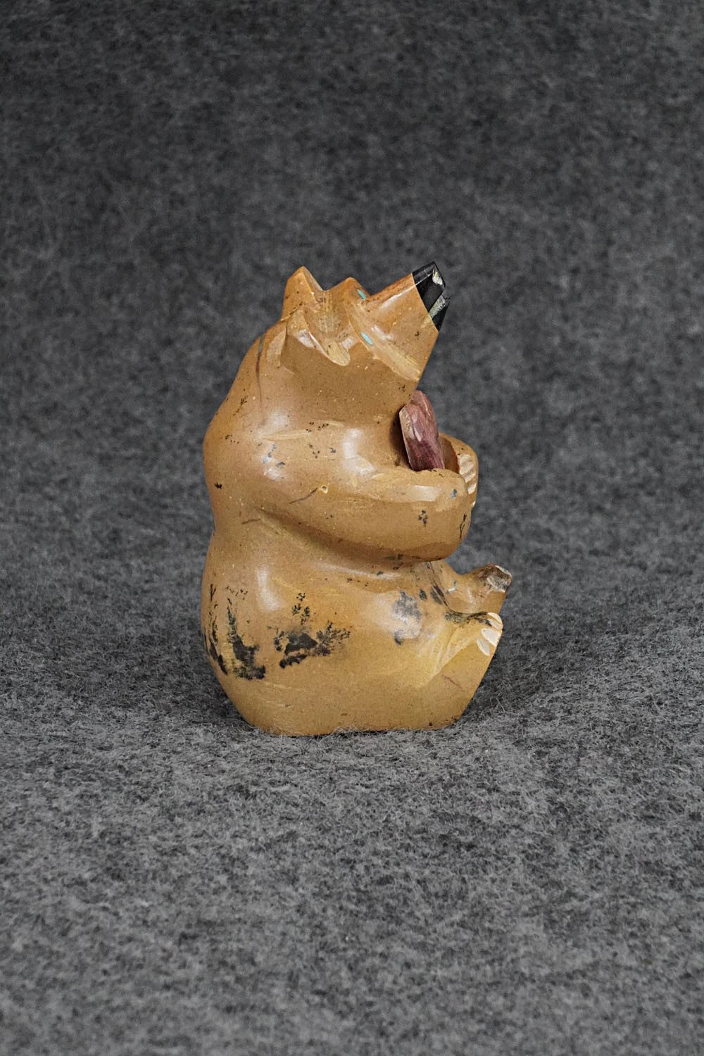 Bear Zuni Fetish Carving - Enrike Leekya