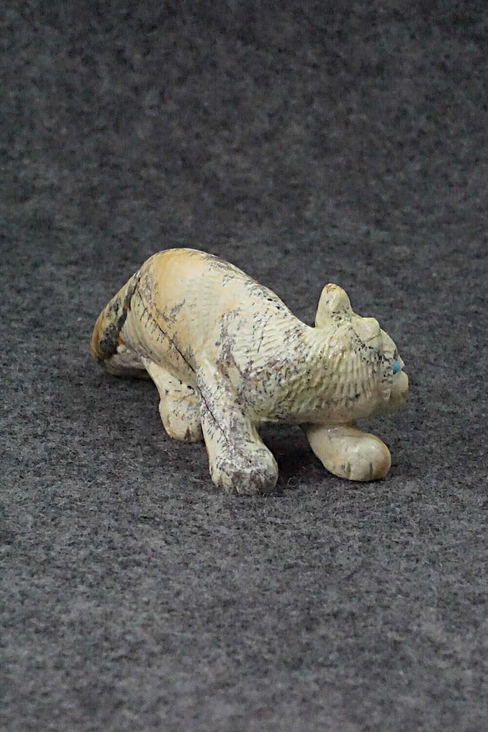 Mountain Lion Zuni Fetish Carving - Wilfred Cheama