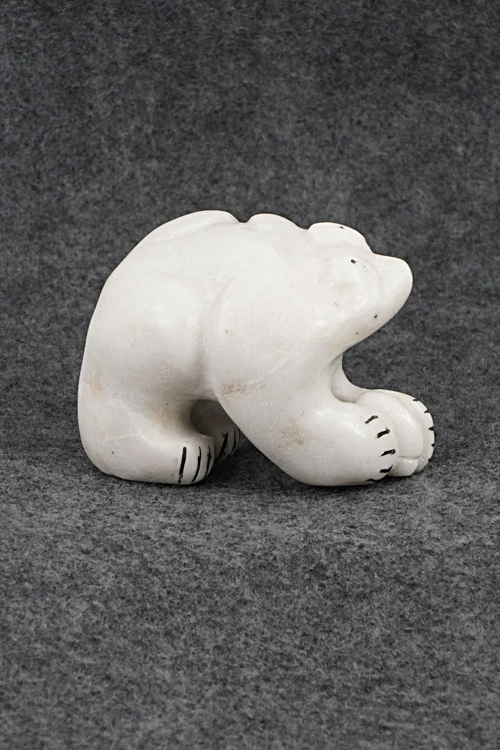 Bear Zuni Fetish Carving - Rick Kallestewa