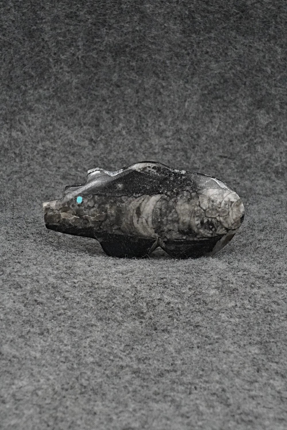 Bear Zuni Fetish Carving - Bernard Laiwakete