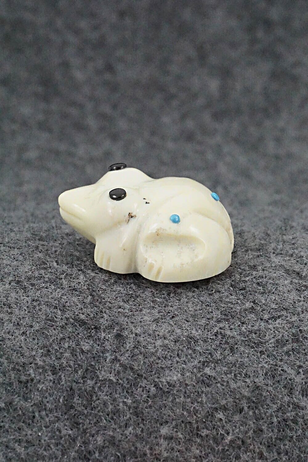 Frog Zuni Fetish Carving - Gordon Poncho