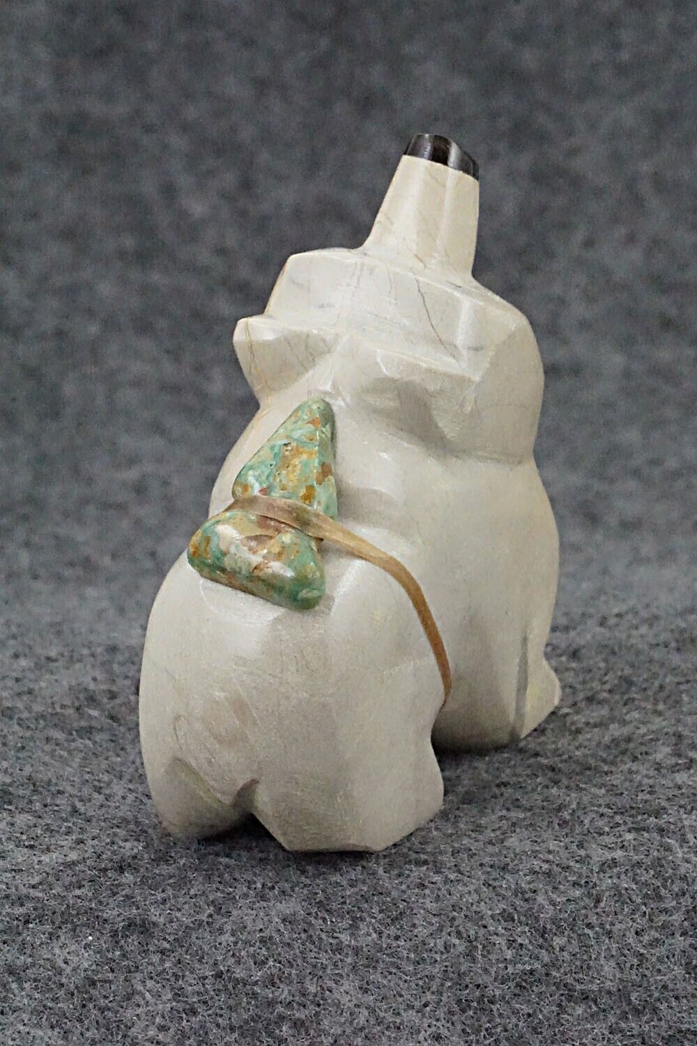 Bear Zuni Fetish Carving - Lyndric Leekya