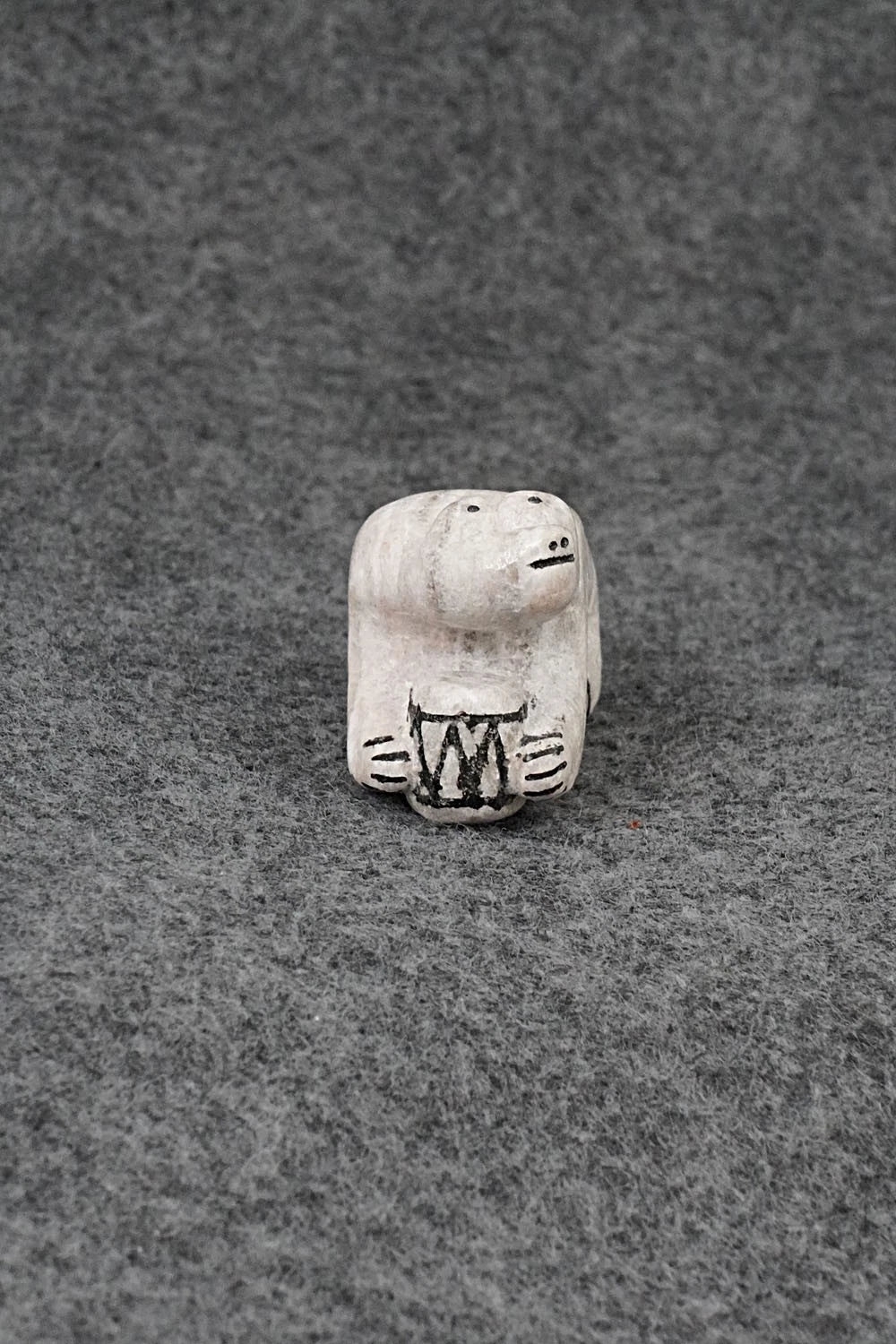 Bear Zuni Fetish Carving - Rick Kallestewa