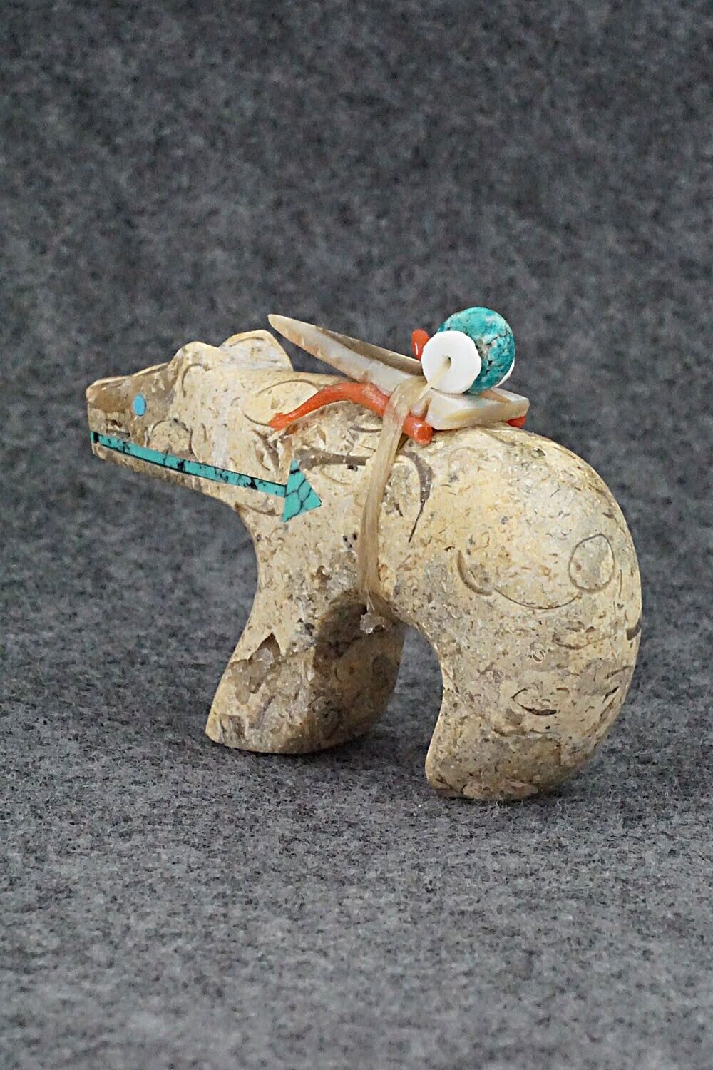 Bear Zuni Fetish Carving - Fernando Laiwakete
