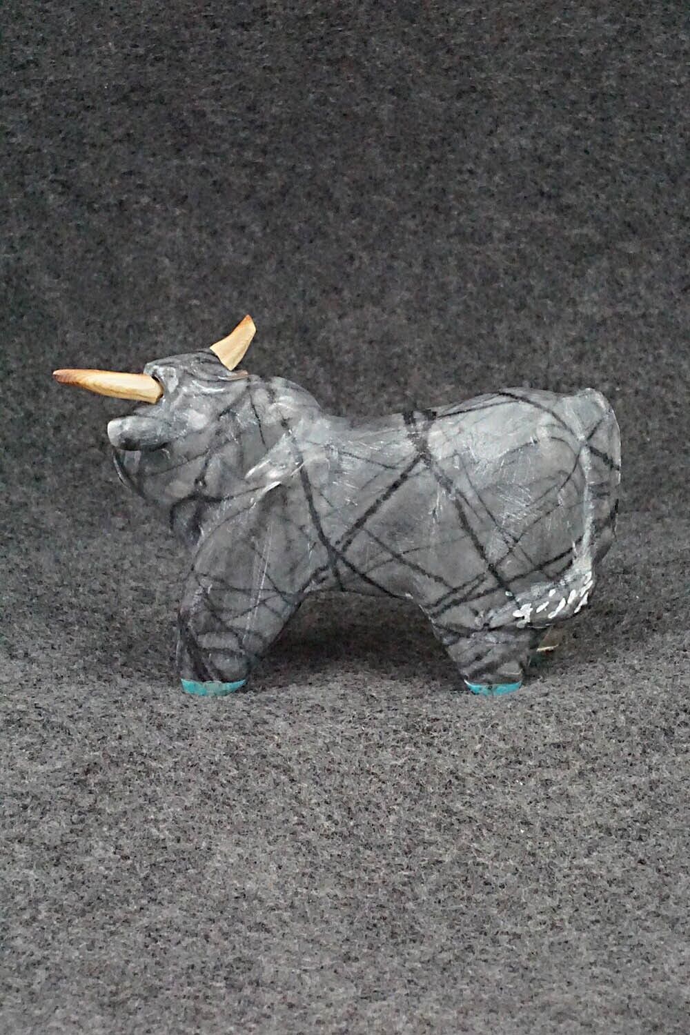 Bull Zuni Fetish Carving - Freddie Leekya